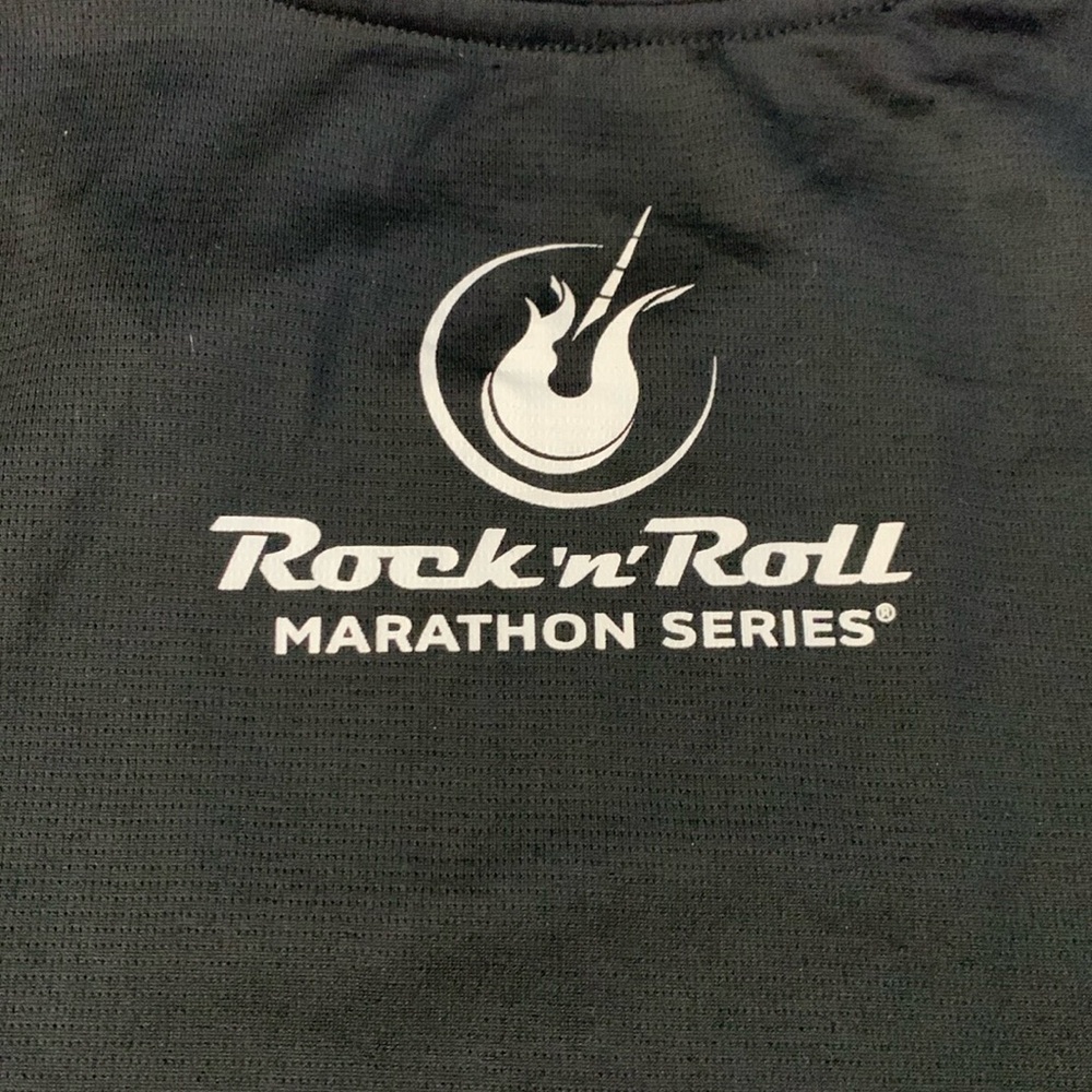 3/$20✨Brooks Black Short Sleeve Tee Rock n Roll Series Marathon 2017 Nashville - Picture 7 of 9
